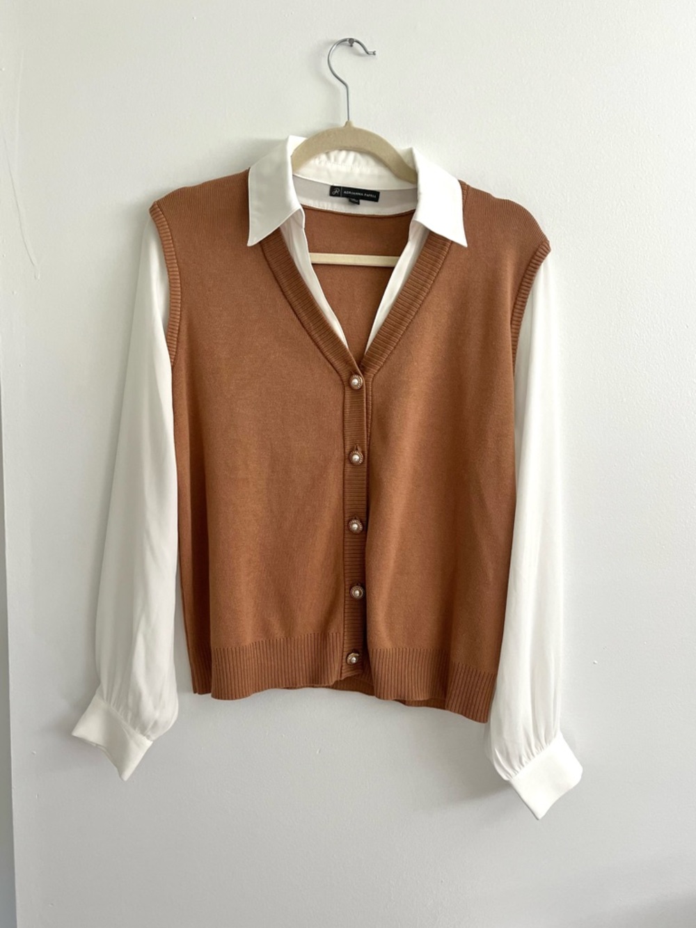 Adrianna Papell Camel Brown V-Neck Button Sweater Vest Long Sleeve Shirt Small